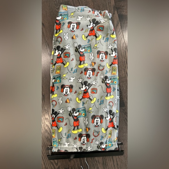 Disney Mickey Mouse throw NWT - Picture 2 of 2